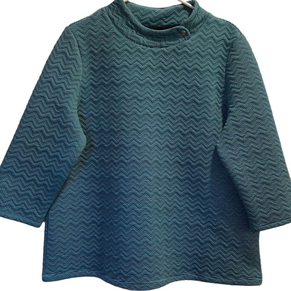 Chico’s Turquoise Top with Snap at Neck Size Large